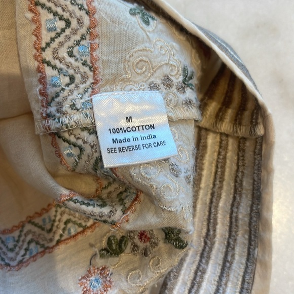 NWOT LOVE SAM BEIGE COTTON EMBROIDERED STRAP TIE TASSEL TOP. M - Picture 7 of 8